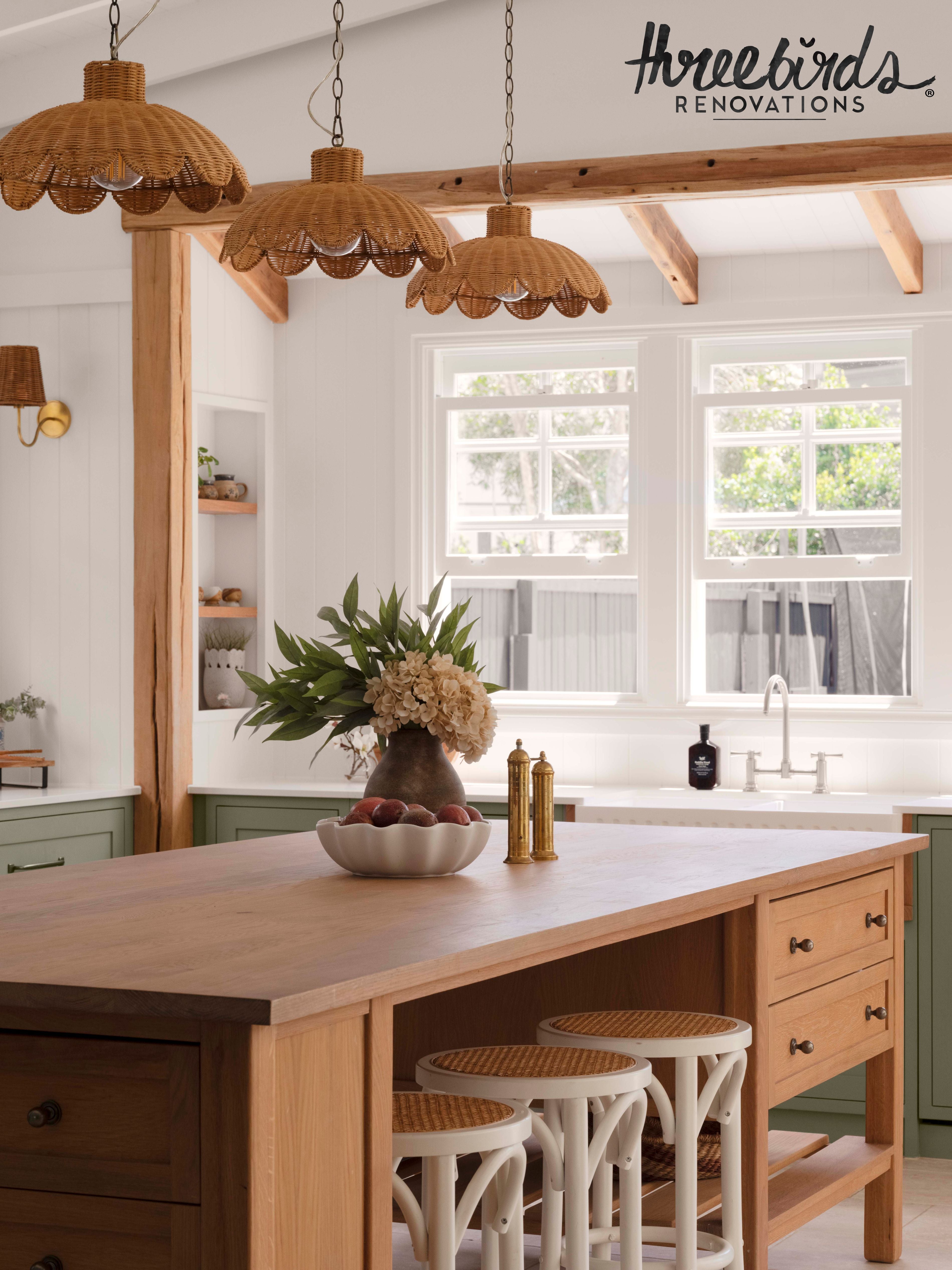 Grand Hydrangea Eucalyptus Mix - Maliah Pot | Black | Three Birds Set