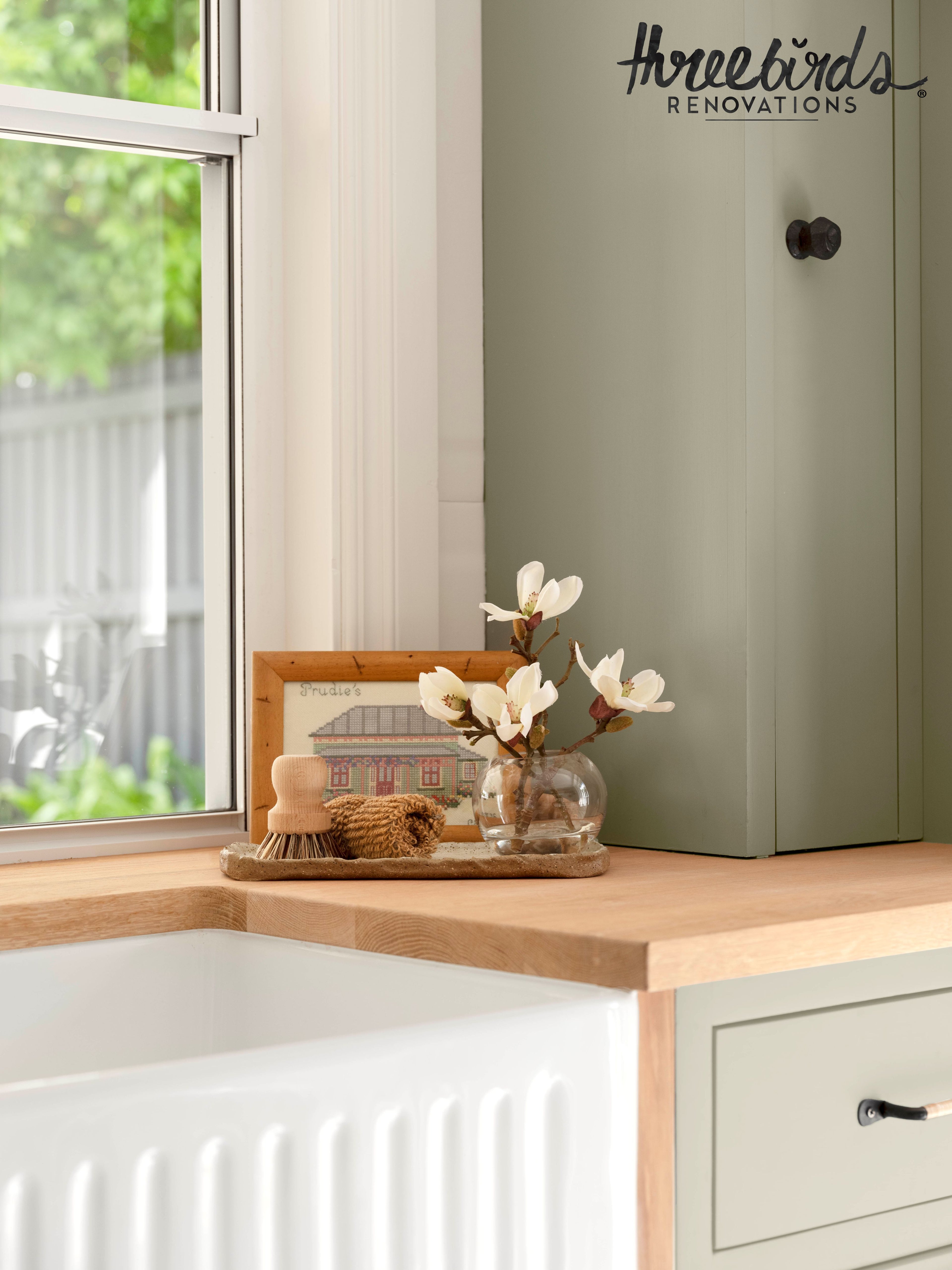 Faux Mini Magnolia - Sphere Vase | White - 16cm