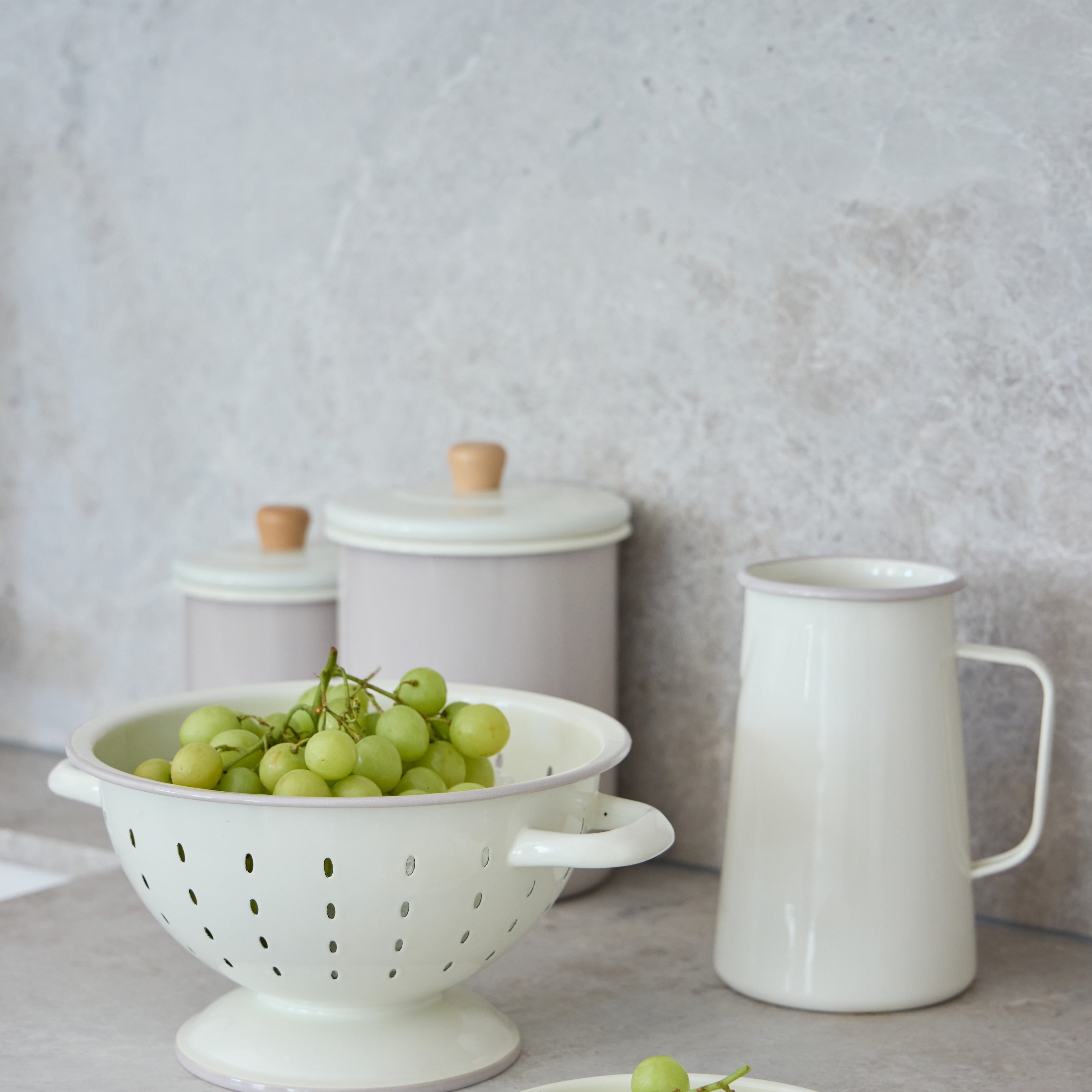 Davis & Waddell Daylesford Enamel Canister 1.7L Cream