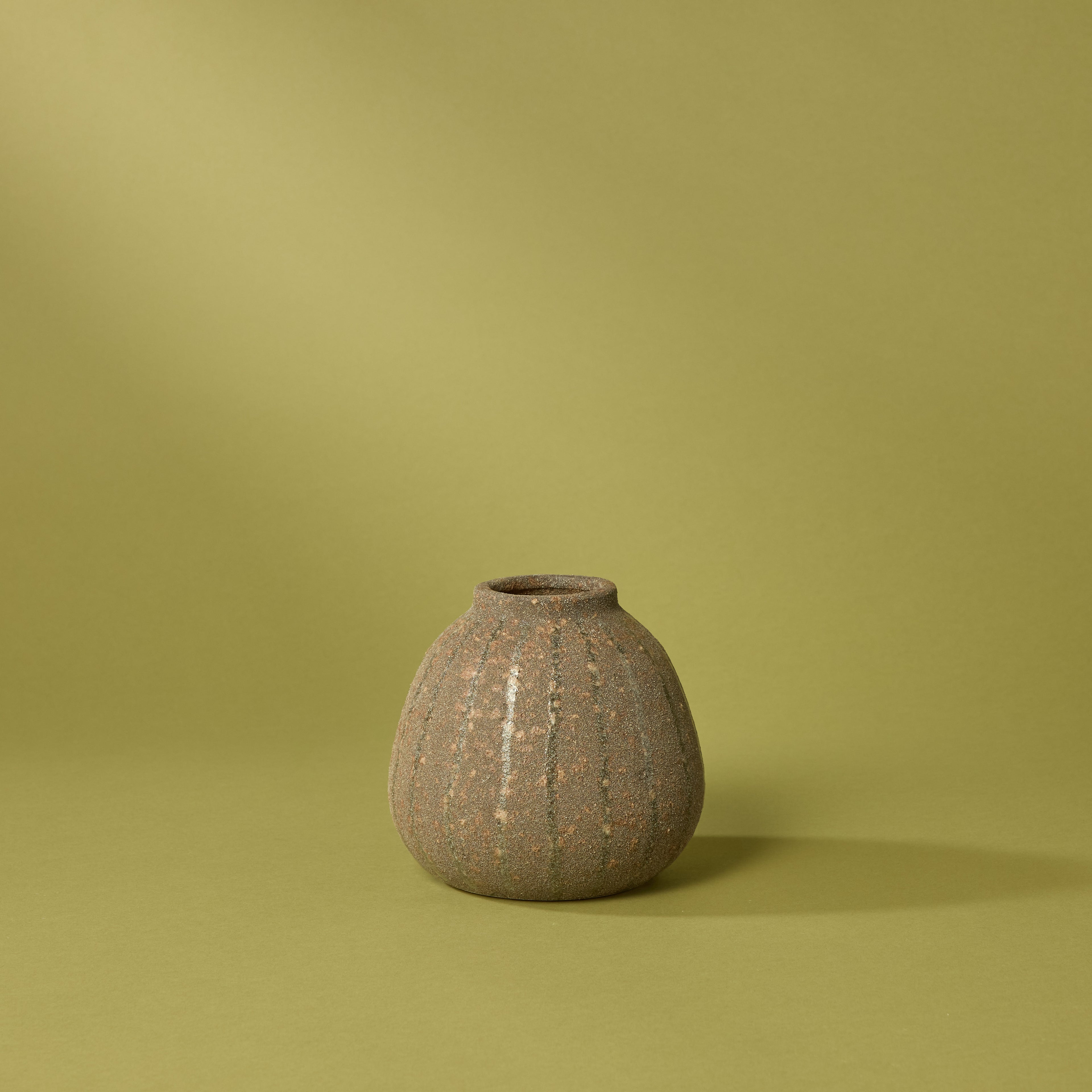 Henry Vase | Brown - 15cm