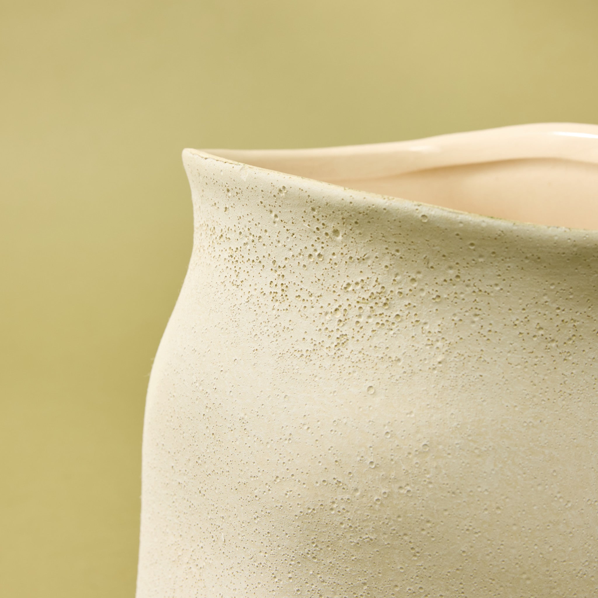 Grand Hydrangea Eucalyptus Mix - Maliah Pot | Cream | Three Birds Set