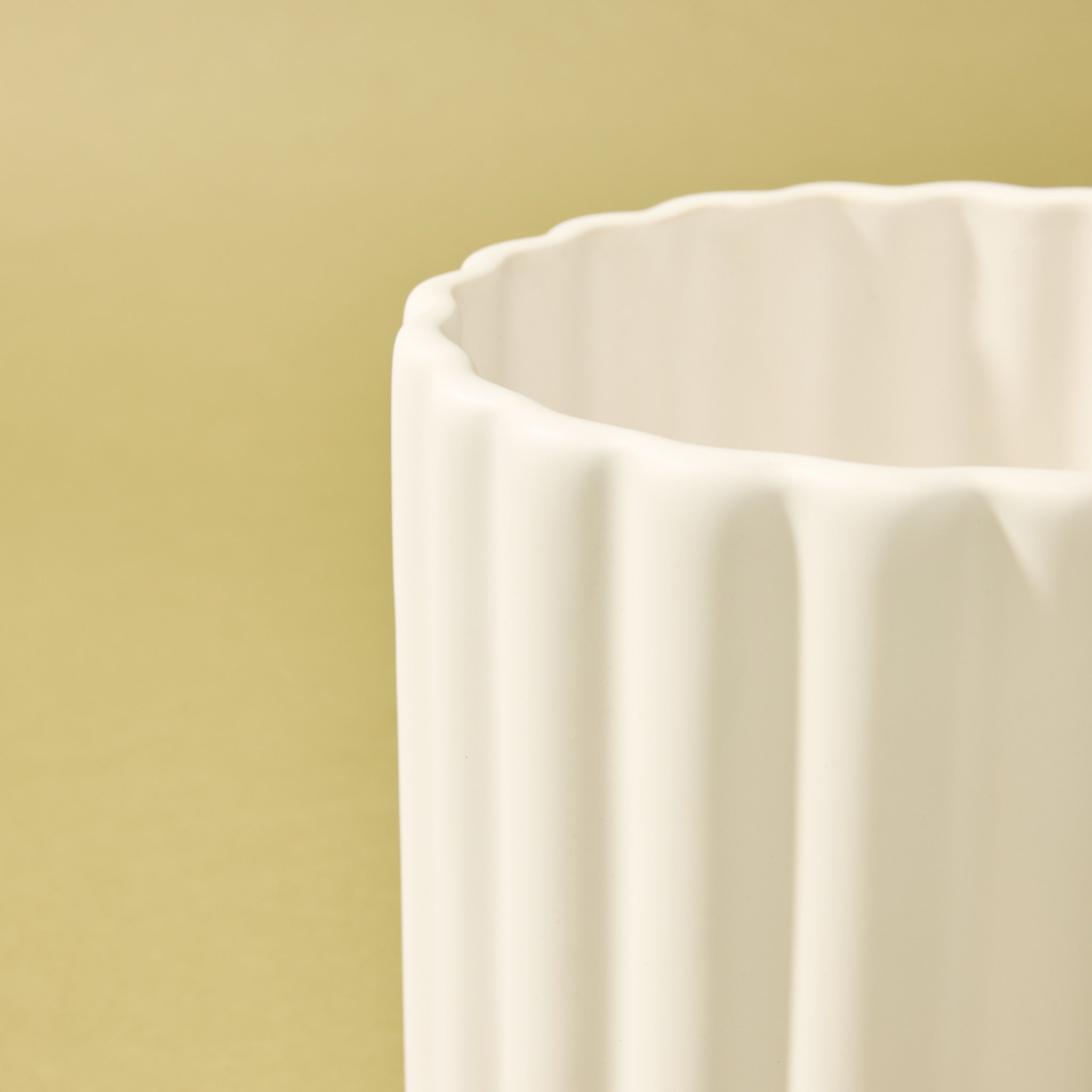 Agra Ribbed Planter | White - 17cm