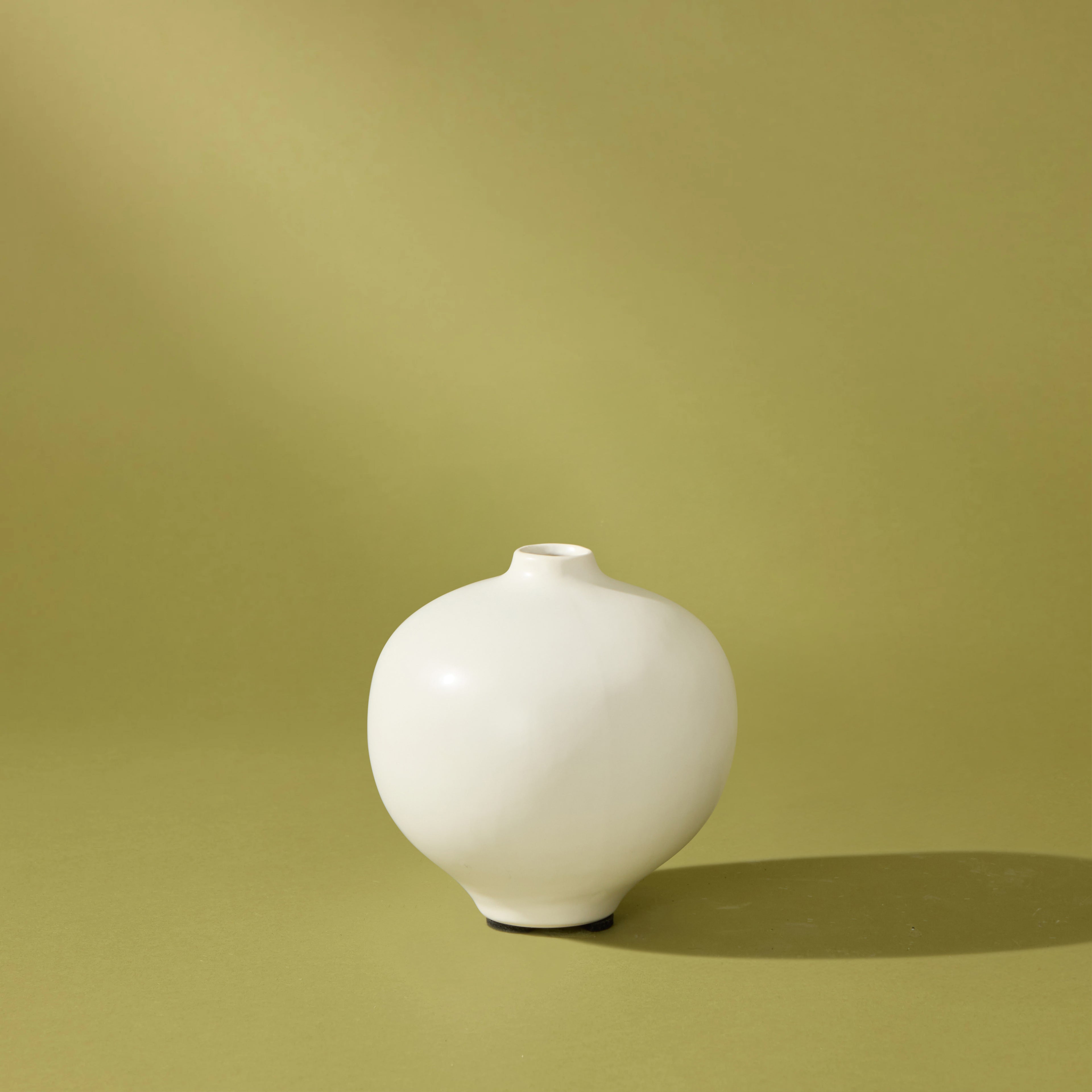 Alina Vessel | White - 17cm