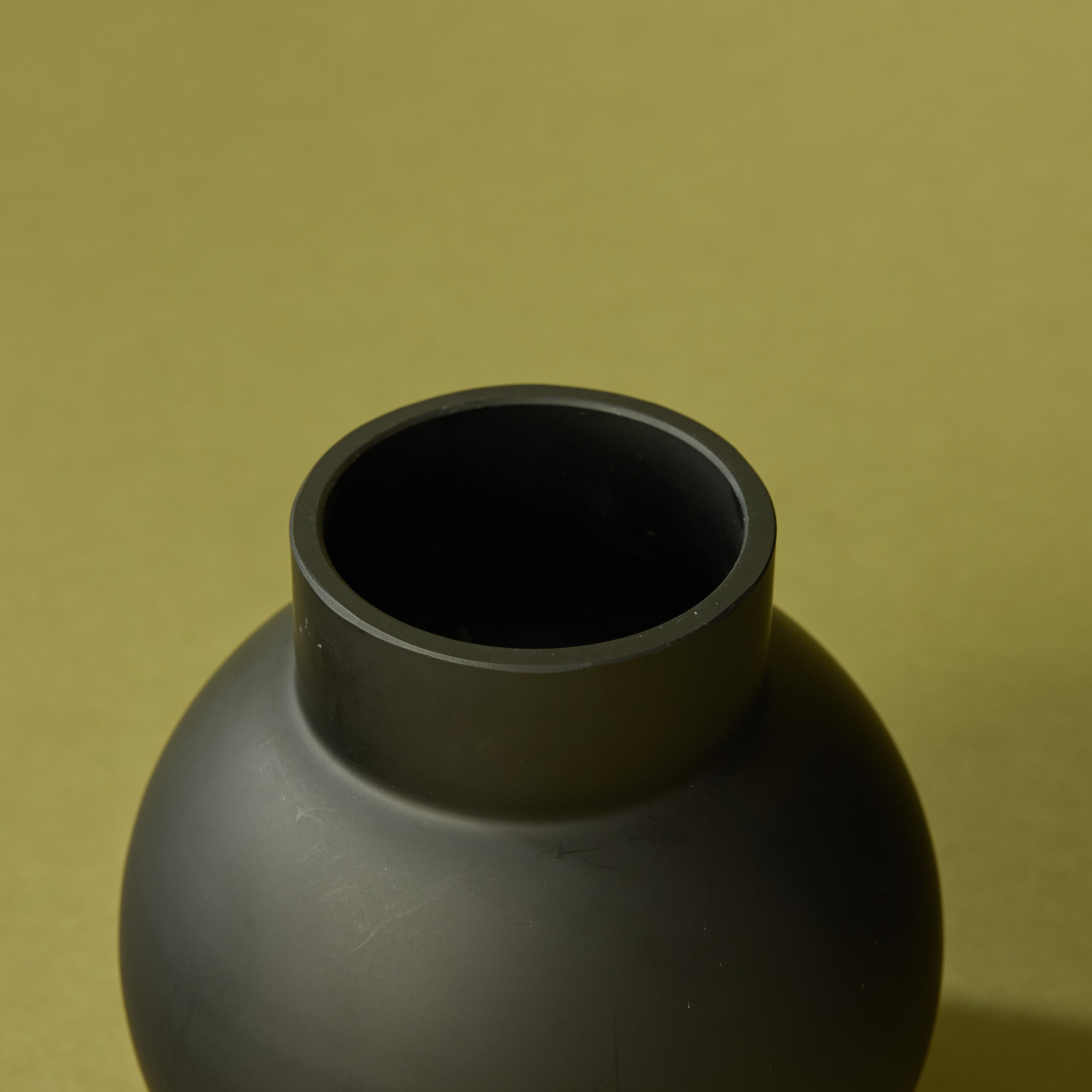 Sophie Vase Round | Black - 14cm