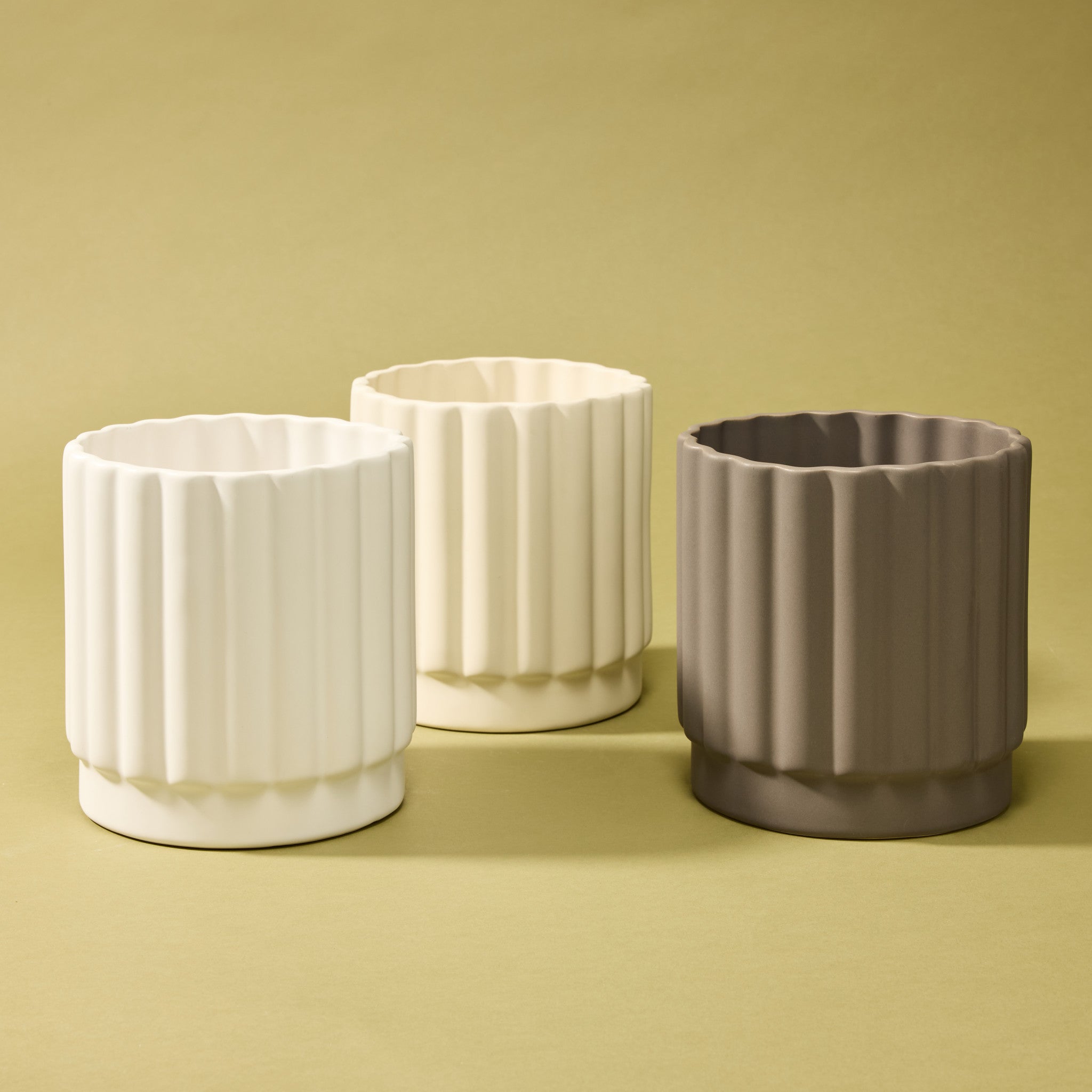 Agra Ribbed Planter | Charcoal - 17cm