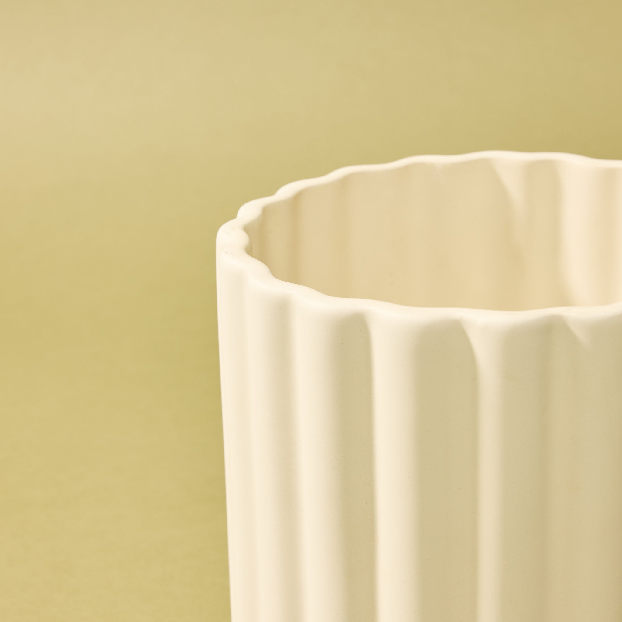 Agra Ribbed Planter | Cream - 17cm