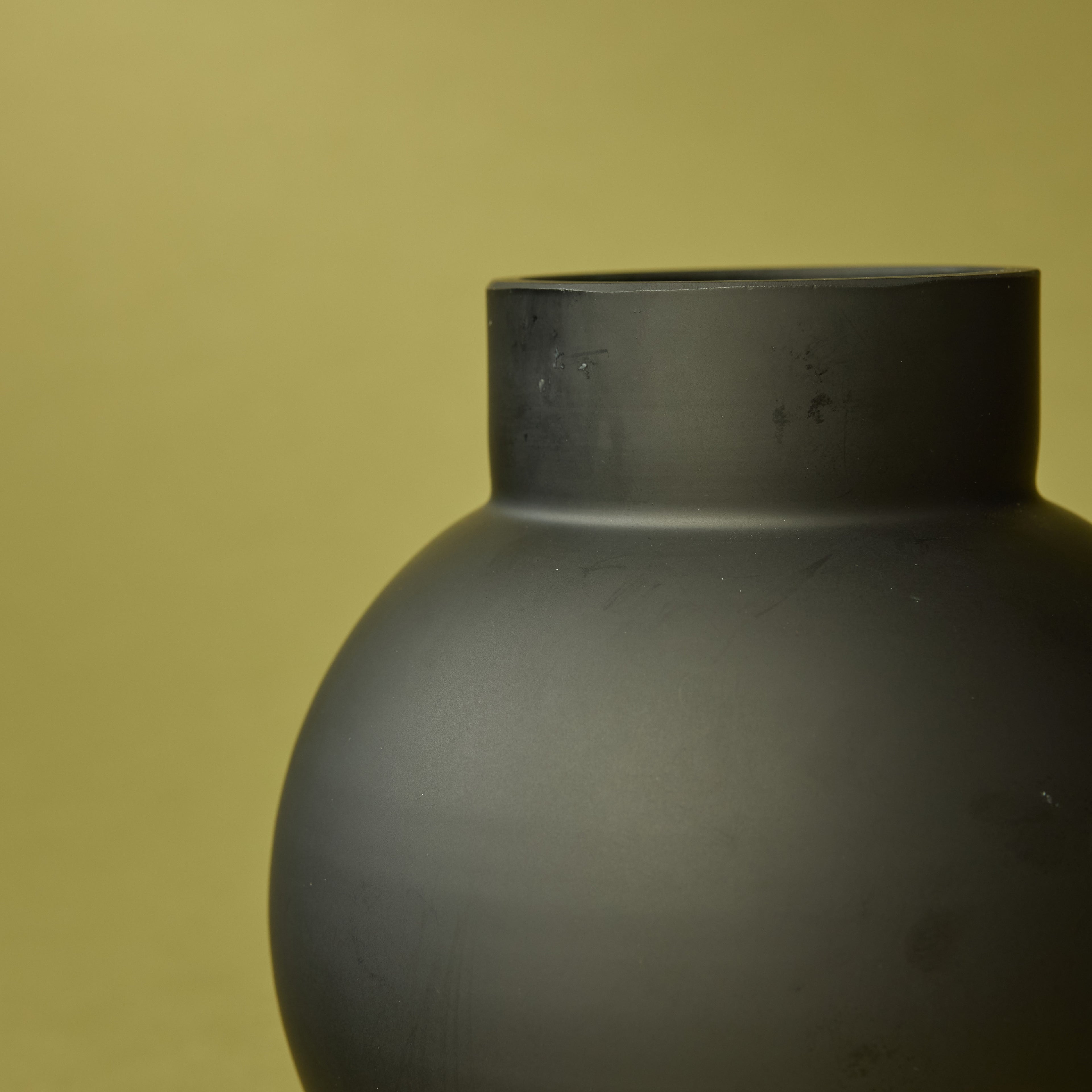 Sophie Vase Round | Black - 14cm