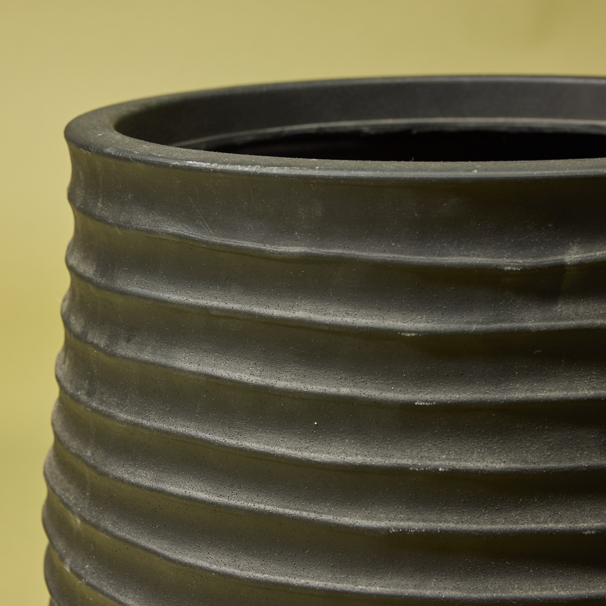 Ryker Stonelite Planter | Black - 37cm