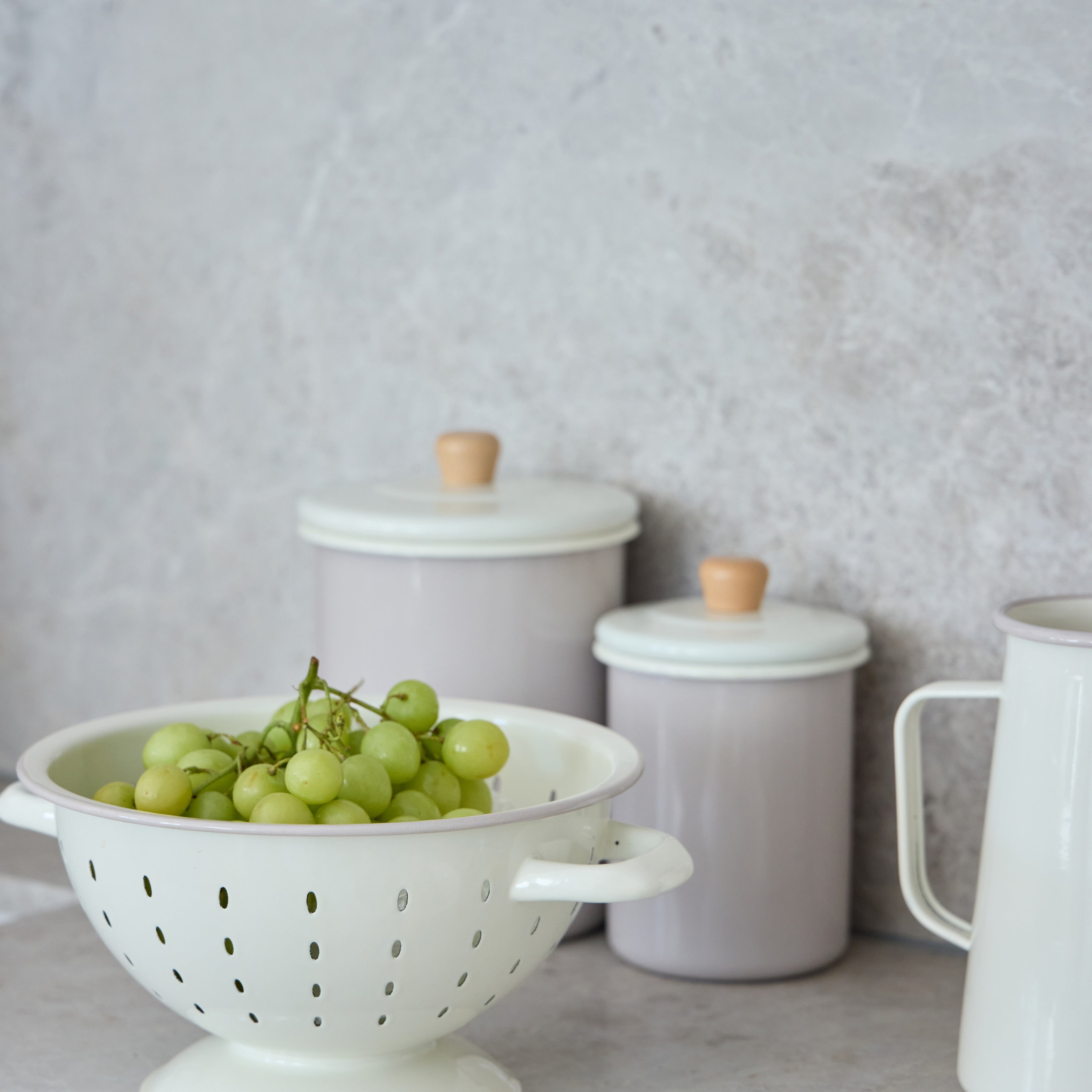 Davis &amp; Waddell Daylesford Enamel Canister 1.7L Cream
