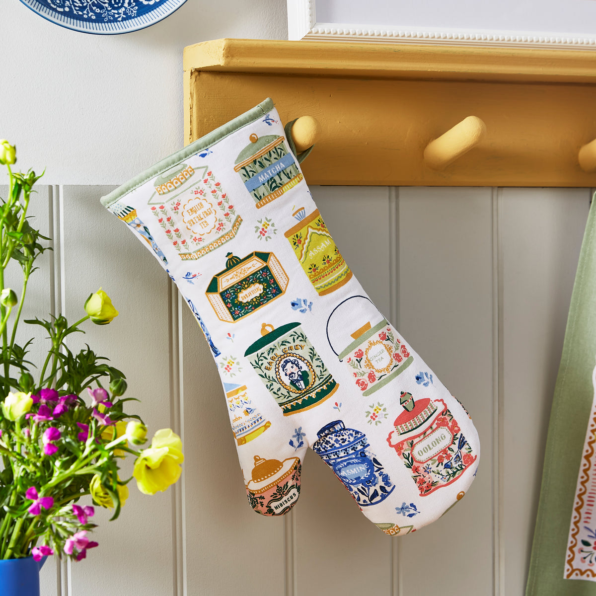Ulster Weavers Tea Tins Oven Gauntlet Multi-Coloured